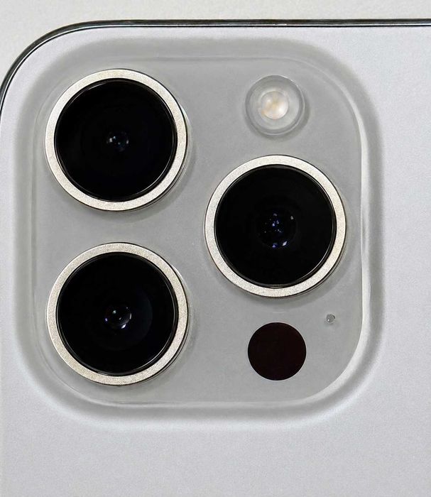iPhone 15 Pro Max 256GB - White Titanium - гаранция към Istyle до 03.09.2026 / Като НОВ / Пълен комплект + Кейс