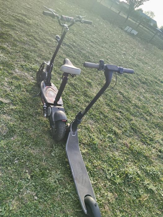 Vând 2 trotinete ,cu   mici defecte   . Se vând îm preună .