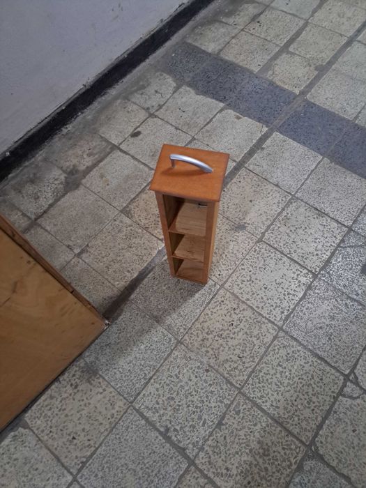 Шкаф с 84 чекмеджета ,над 300 пространства