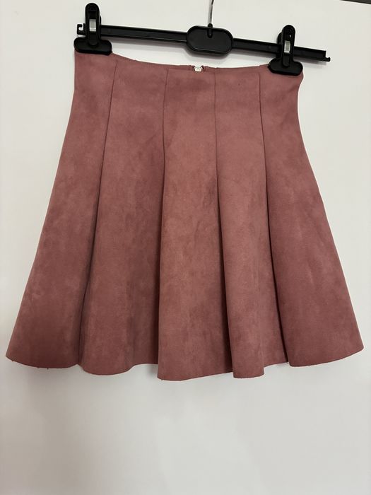 Дамска пола от велур  цвят прпел от рози за момиче с размер XS