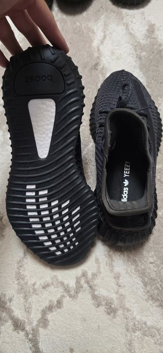 Yeezy 350 marimea 42 noinepurtati fara cutie