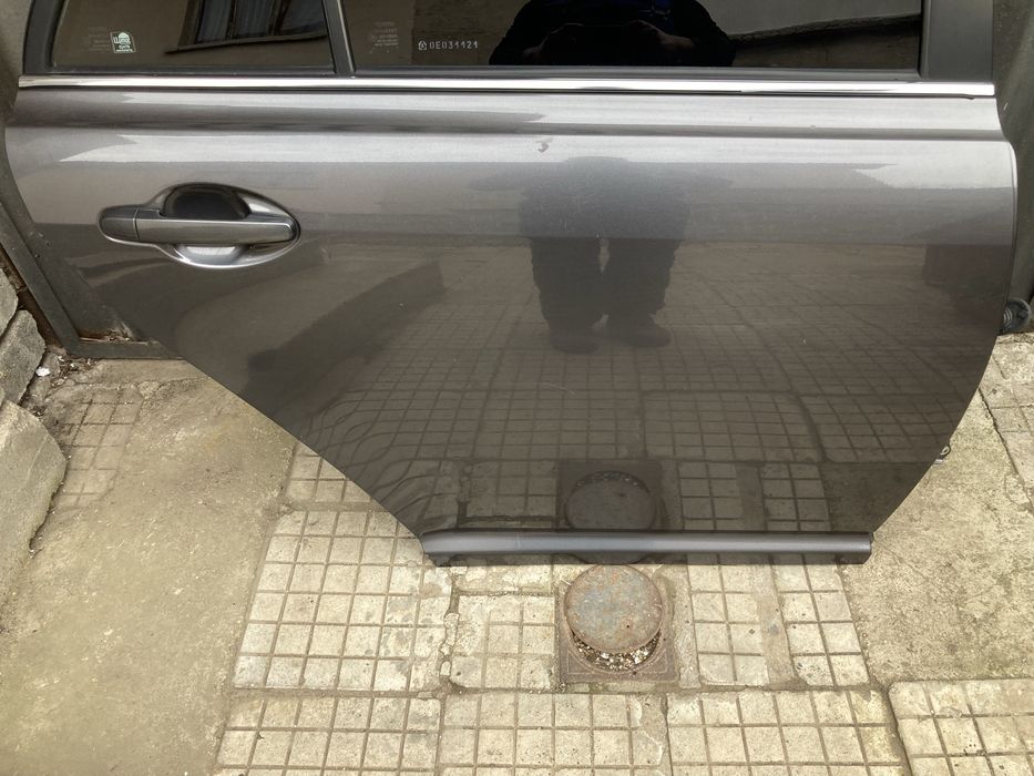 Заден дясна врата за Tойота Aвенсис Комби/Toyota Avensis T25 03-08г