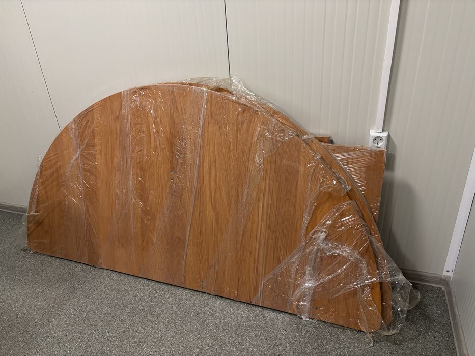 Кръгла конферентна / заседателна офис маса, 180см, висок клас.