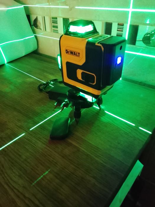 Nivel laser DeWalt cu 16 linii NOU