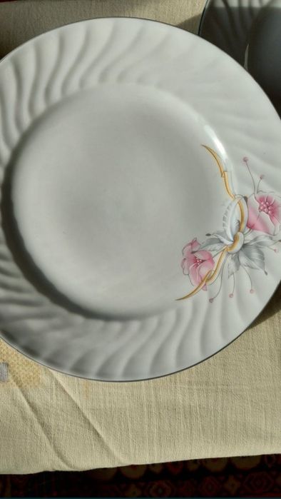 Стар порцеланов сервиз