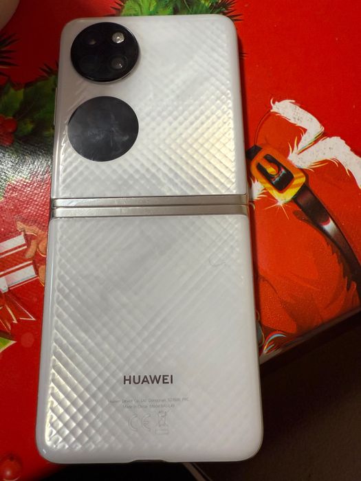 Предлагам за части Huawei P50 pocket