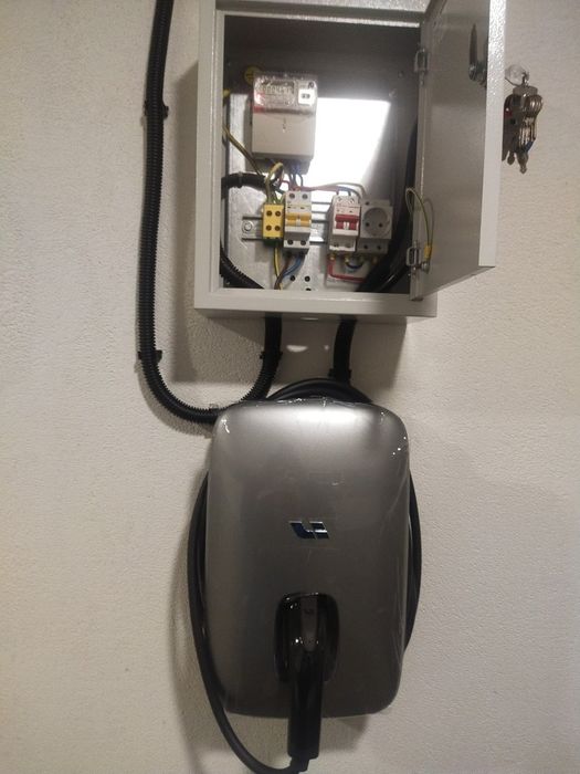 Установка зарядную станци  для Электромобил