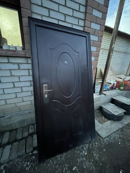 Продается дверь бу