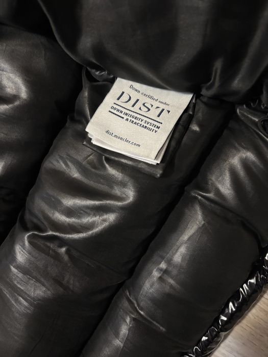 Vând geacă Moncler