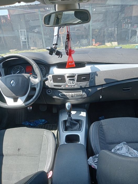 Dezmembrez Renault Laguna 3 motor 2.0 dci