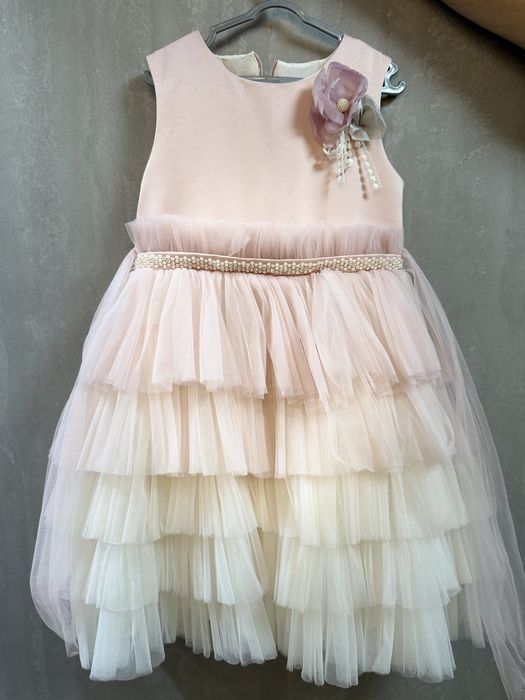 Нарядное платье в идиальном состоянии!