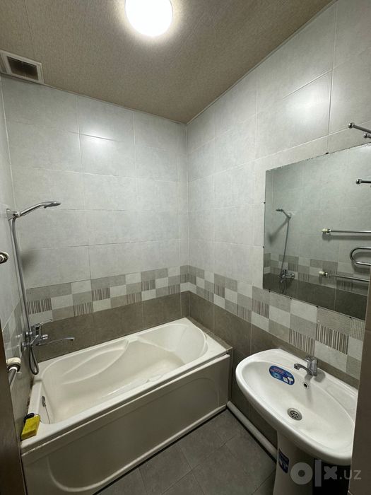 Parkent bozor yaqinida 70m kvadratli 2 xonali uy ijaraga beriladi.