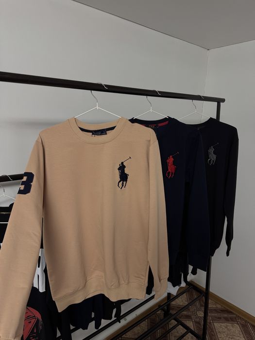 Свитшоты новые , продаю по своей цене, в бутиках в 2 раза дороже.