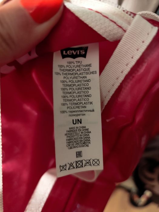 Чантичка/паласка/бананка Levi's