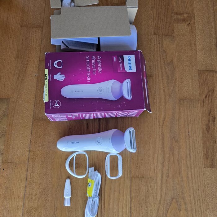 Aparat de ras Seria 6000, Philips, Electric, Fara fir, 120 min autonomie, Alb/Roz Nou
Aparat de ras fără fir cu utilizare umedă şi uscată