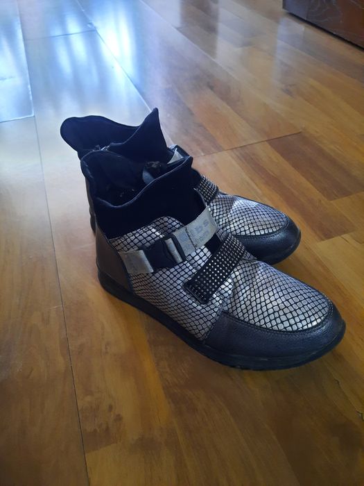 Продам Детские ботинки