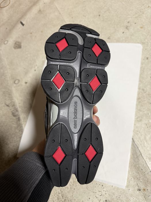 Adidasi New Balance 9060