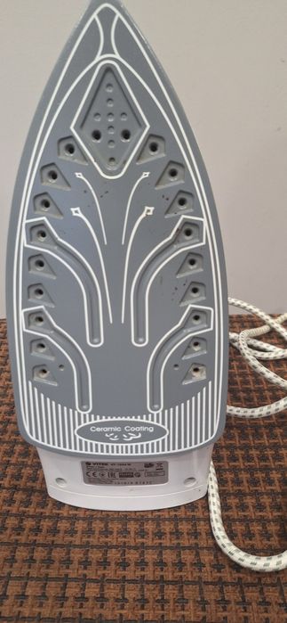 Утюг Vitek 2400v