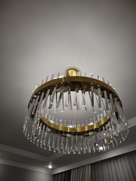 Люстра почти новый