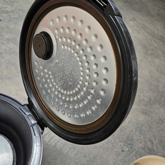 Продавам Уред за готвене мултикукър Делимано цена 10 евро