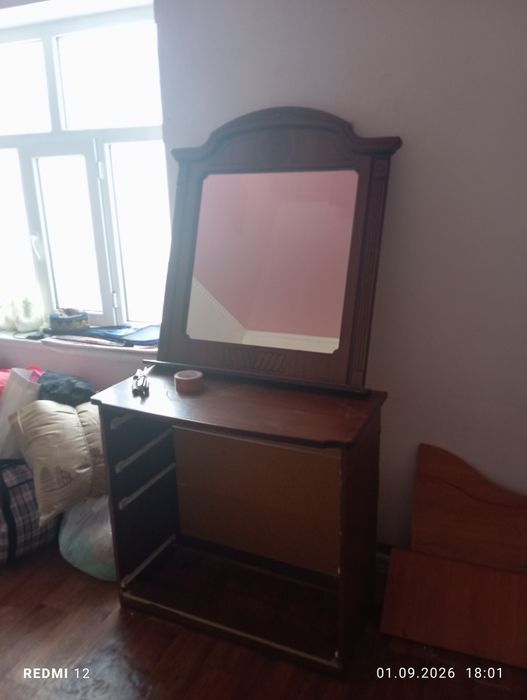 Продам Шкаф сервант