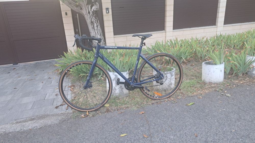 Vând bicicletă Gravel Serious Gravix One
Cadru aluminiu marime 58 cm
Furca aluminiu