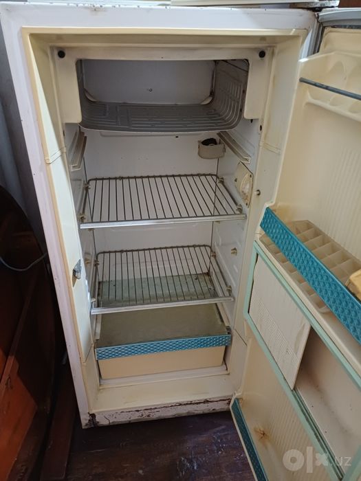 Продам б/у мебель, кровати, холодильник ОРСК