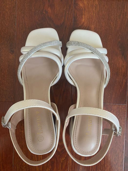 босоножки на каблуке