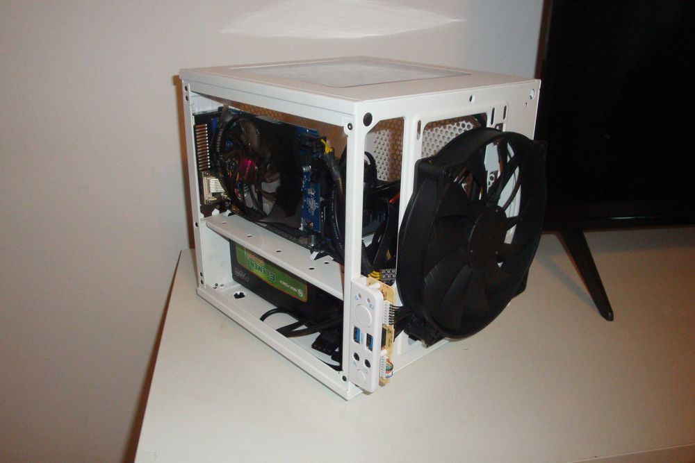 carcasa calculator cube thermaltake core v1 mini itx ventilator 20cm