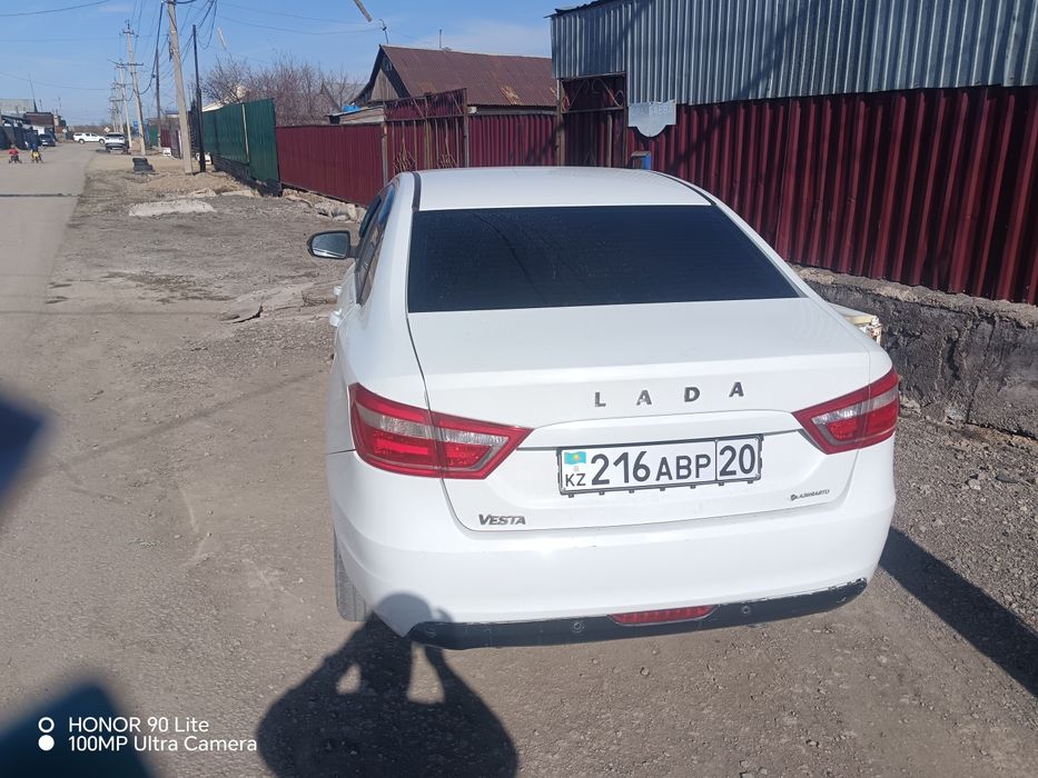 Продам Весту. На активном ходу.