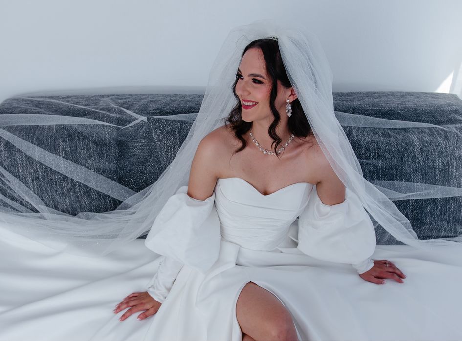 Rochie de mireasa crapata pe picior cu maneci detasabile din tafta