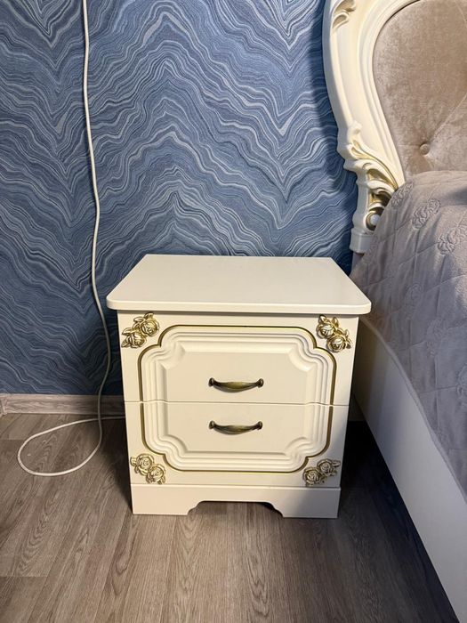 Продам тримо и при кроватные тумбочки.