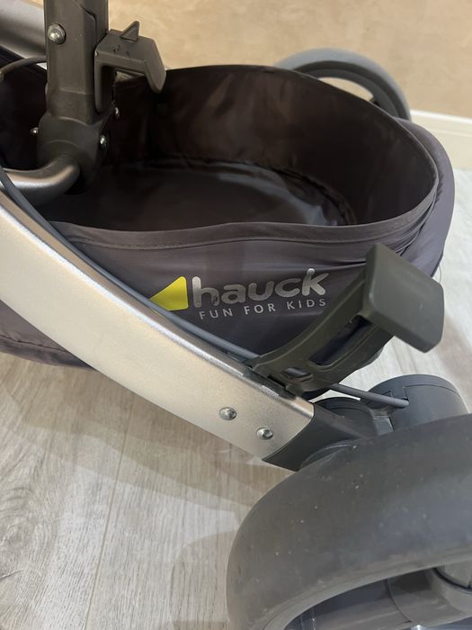 Детская коляска фирмы Hauck