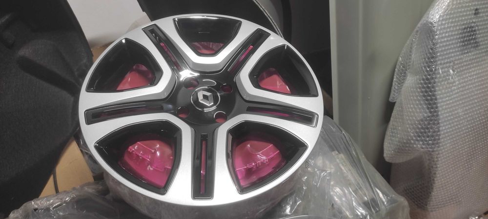 Колпак от Рено Сандеро степвей