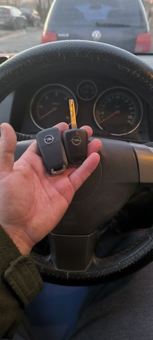 Programat chei și cartele auto și deblocări auto