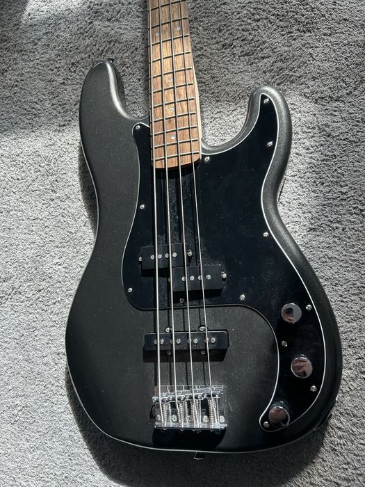 Бас китара Squier