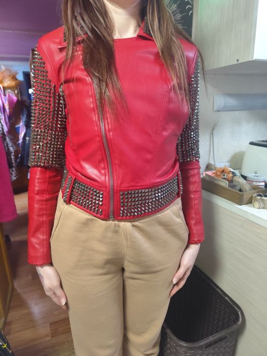 Женская кожаная куртка в отличном состоянии