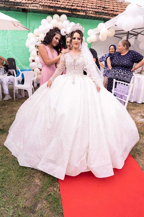 Rochie de mireasa tip printesa