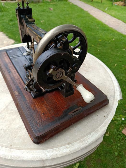 Стара немска шевна машна