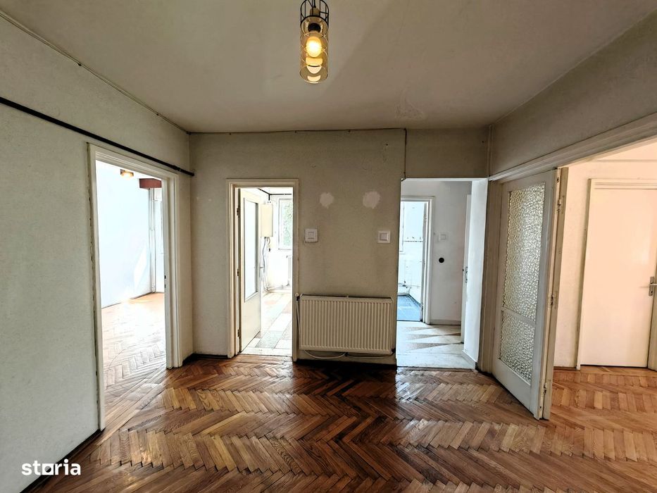 3 cam. deco., central, et. I – lângă Catedrala Inaltarea Domnului