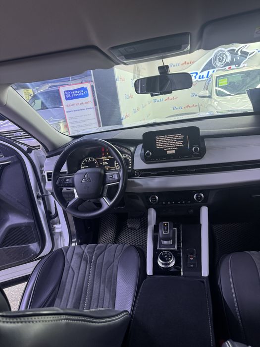 Продается Mitsubishi Autlander 2023г