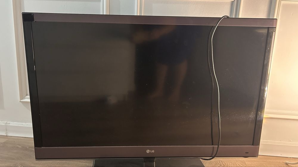 Продам рабочий телевизор LG