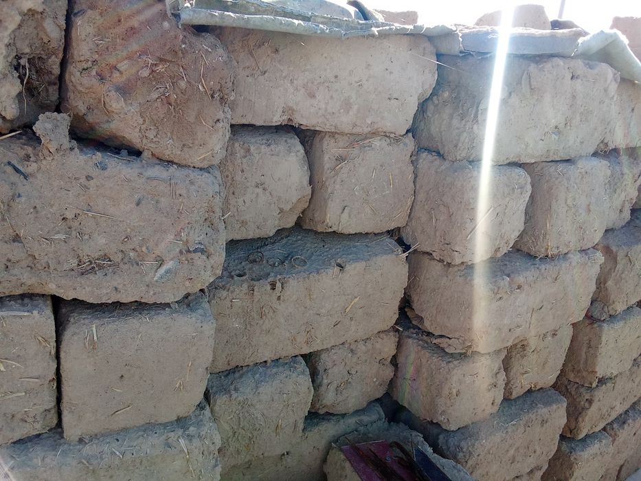 Продётся Саманный кирпич