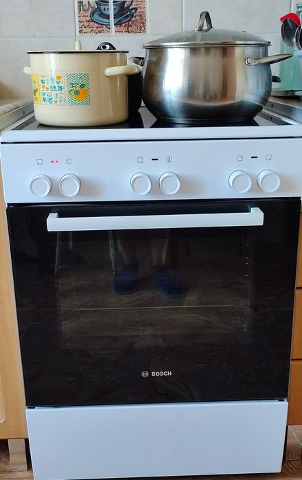 Продам электро плиту BOSCH