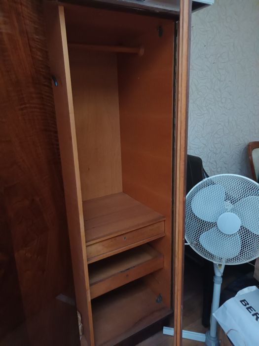 Старинен гардероб на 80год.