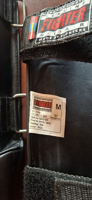 Vând tibiere kickbox marimea M