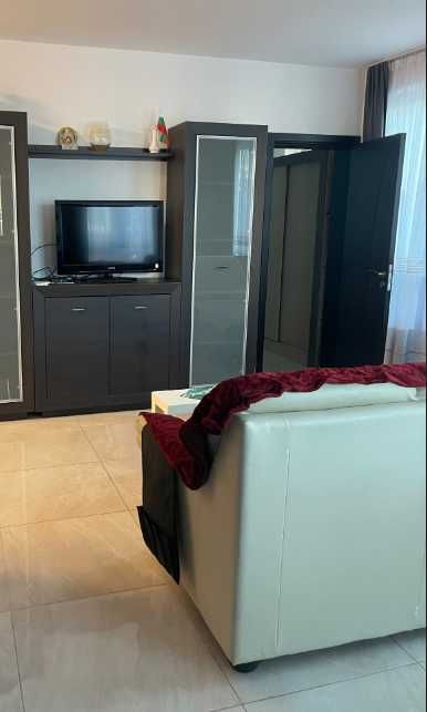 Дава се под наем Двустаен апартамент в Бургас, Център - 50 кв.м за 255 € - Снимка #2