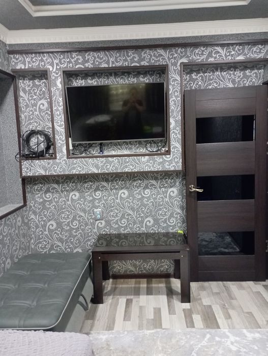 Продоется 2ком. квартира в алмазарском районе 1 этаж,  Кара камыш 2/3