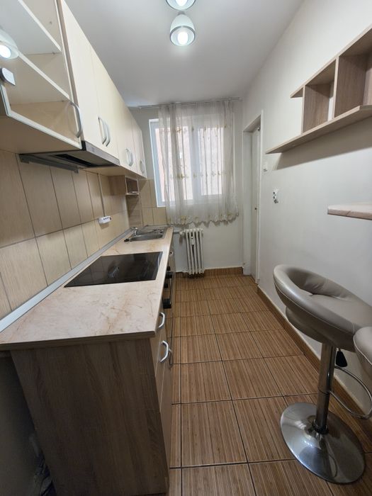 Închiriez apartament