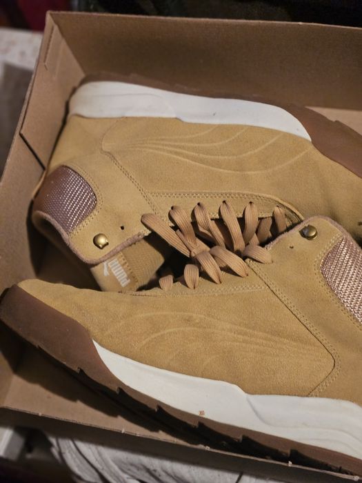 Лот от маратонки маркови